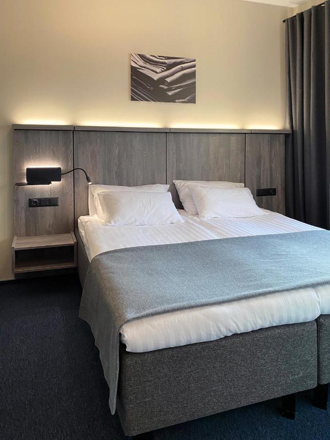 Brut Wine Hotel Zarasai Buitenkant foto